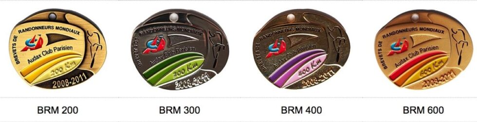 Lot D'Insignes Et Broches Anciens – Cyclisme – Clubs CVP CCR Vaucluse Cévennes